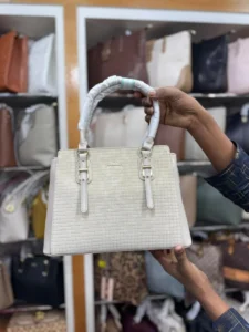 Fashionable And Classy Exclusive Handbag Collections For Regular Use